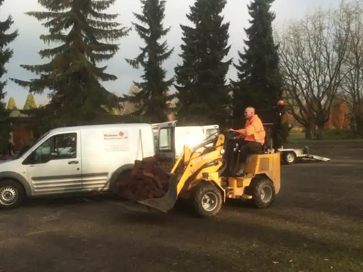 Mini shovel met stenen