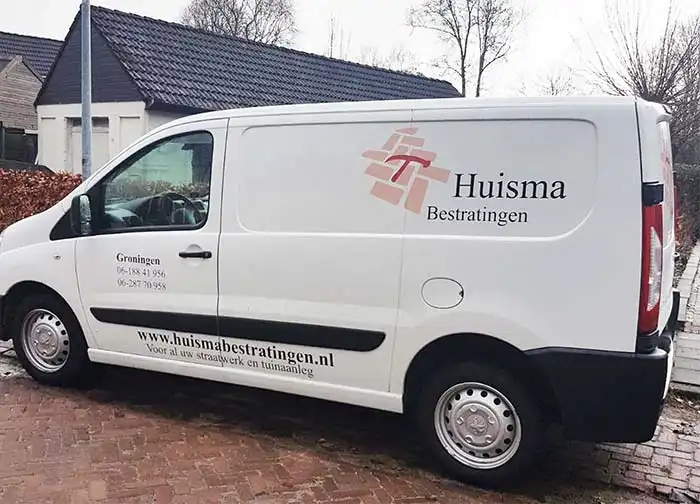 tuinhuis laten plaatsen met overkapping