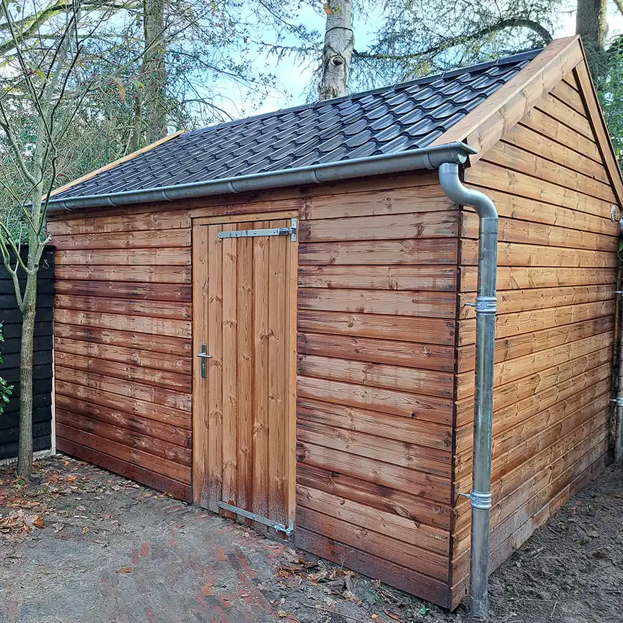 Houten tuinhuis schuurtje plaatsen in achtertuin